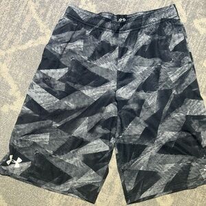 Under Armour Black Gray Athletic Shorts Youth LARGE